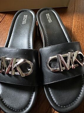 Michael Kors black Parker slide size 8.5 M